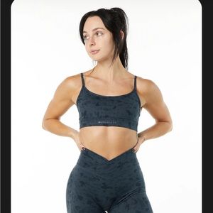 Alphalete sports bra